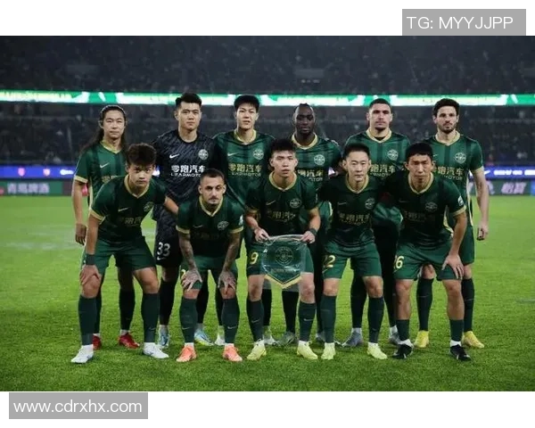 杭州绿城积极备战新赛季，庆祝中超复出十周年，球迷期待全新表现